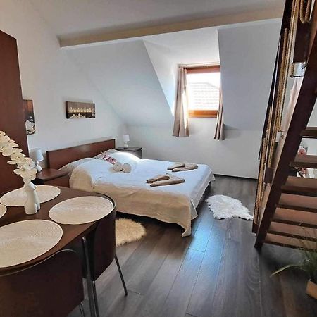 Viktoria Apartman Дьюла Экстерьер фото