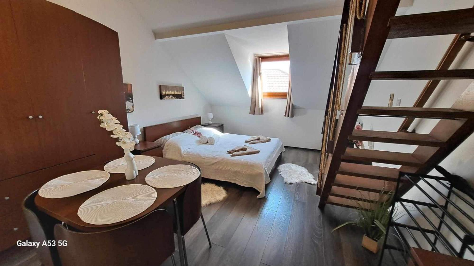Viktoria Apartman Дьюла Экстерьер фото