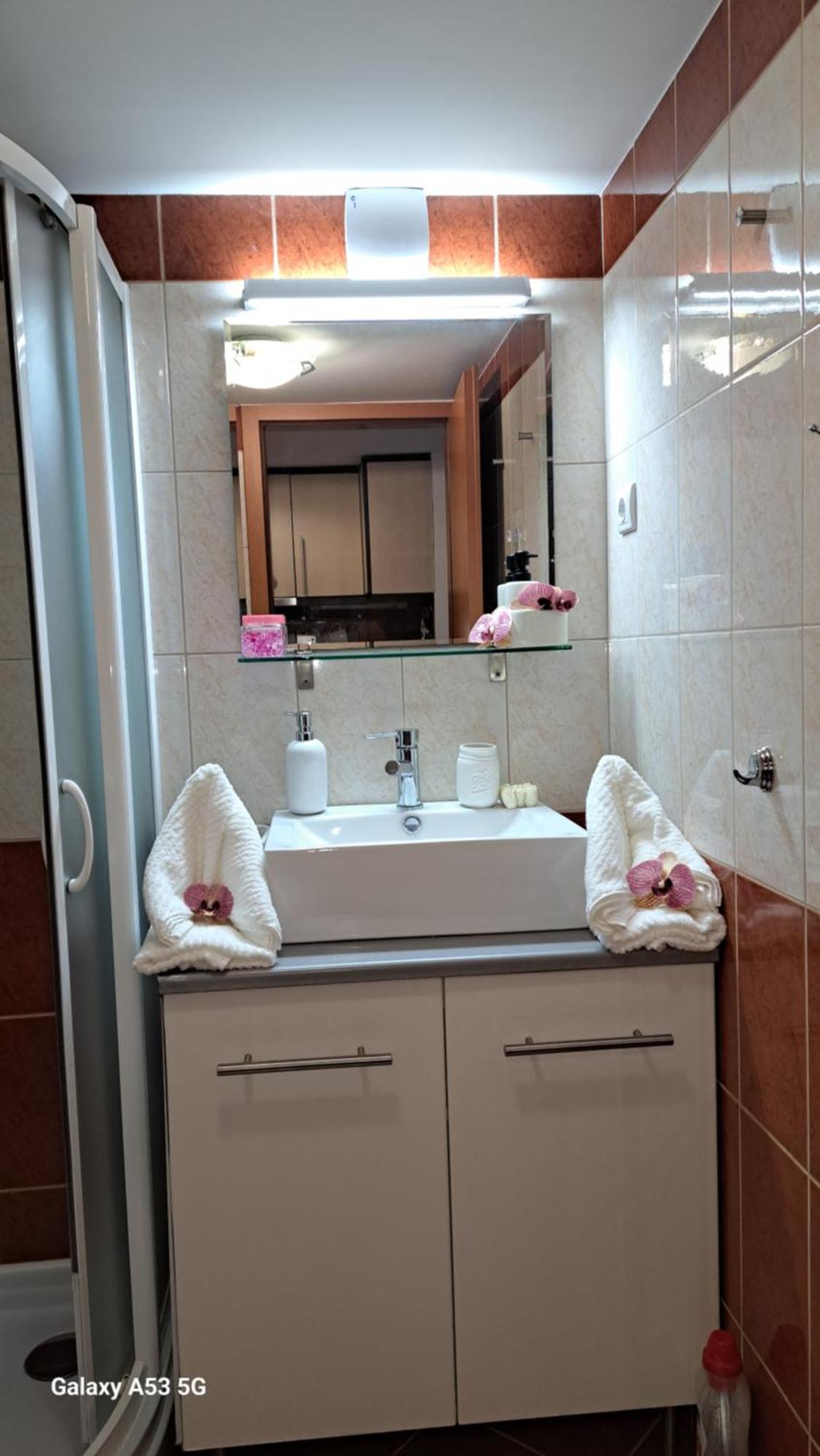 Viktoria Apartman Дьюла Экстерьер фото